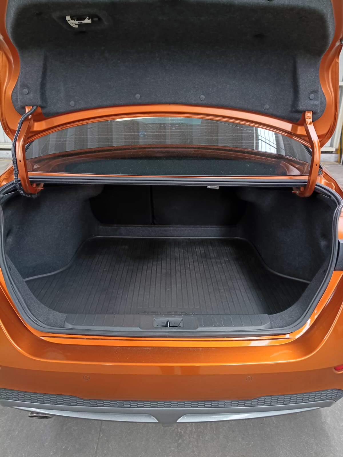 2023 Nissan SENTRA 4 PTS SR PLATINUM CVT AAC AUT ASTOS DEPORTIVOS BOSE PIEL NEGRA QC F LED RA-18