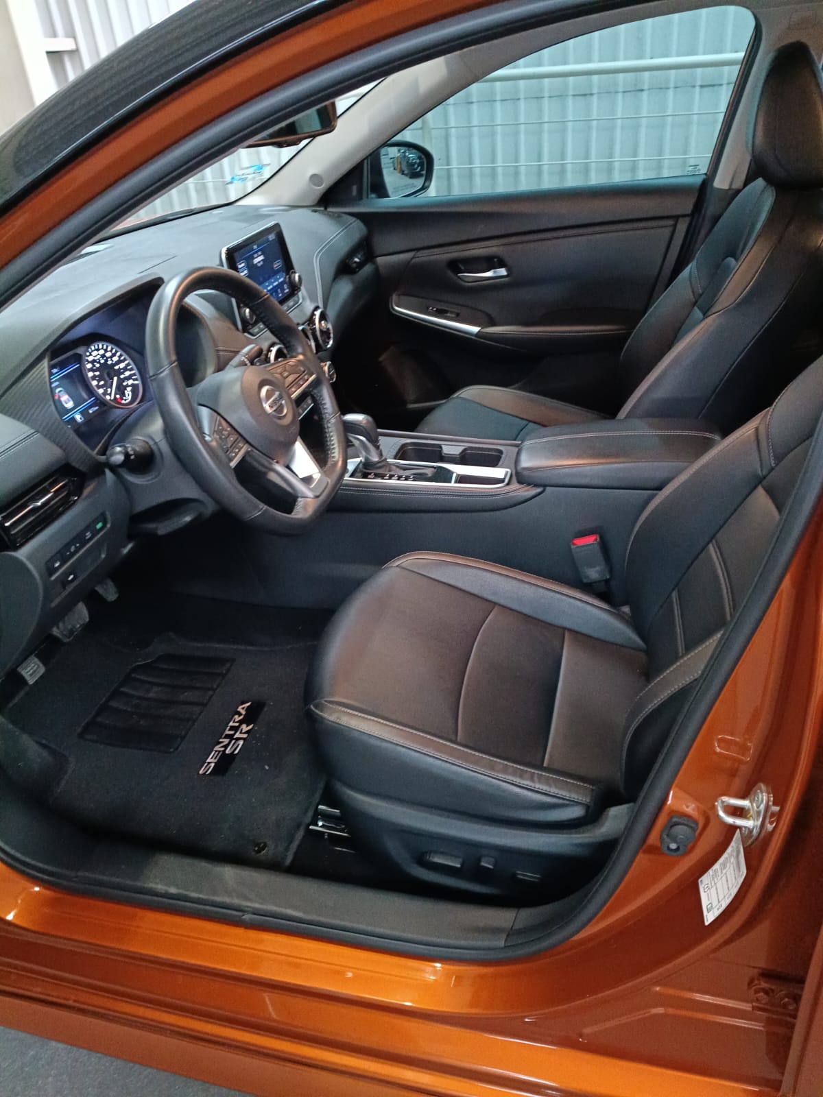 2023 Nissan SENTRA 4 PTS SR PLATINUM CVT AAC AUT ASTOS DEPORTIVOS BOSE PIEL NEGRA QC F LED RA-18