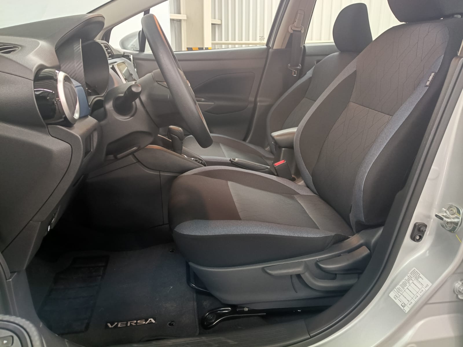 2025 Nissan VERSA 4P ADVANCE L41.6 AUT